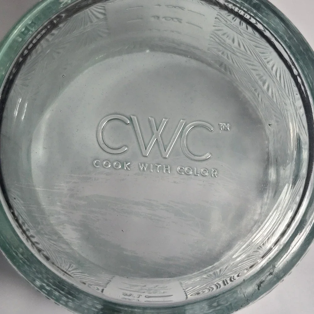 Cook With Color Glass Measuring Cup 2 Cup 16 oz Embossed Fan Shell Pattern Green
